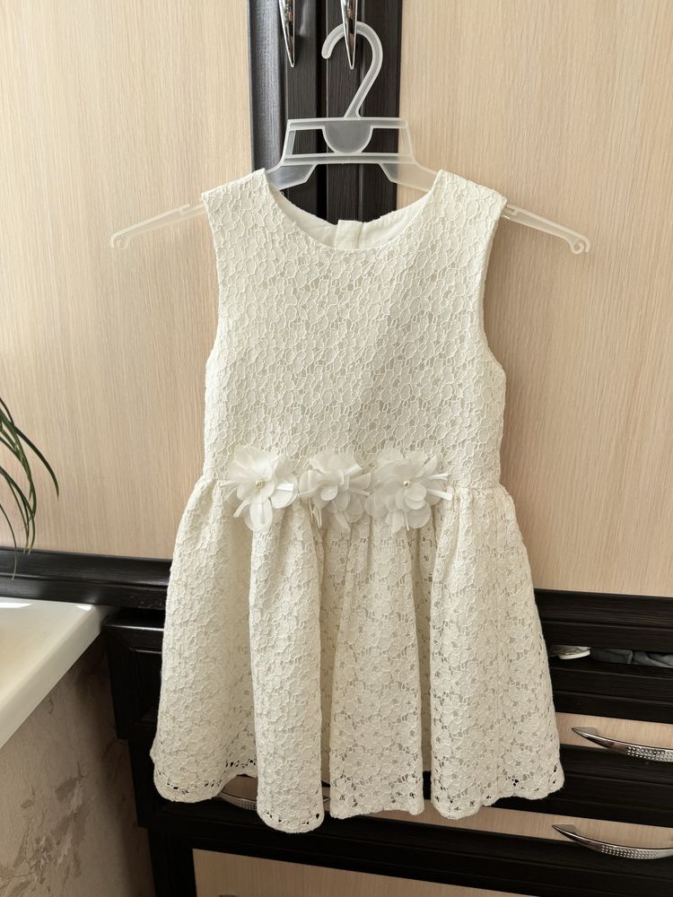 Нарядное платье для девочки 116 см