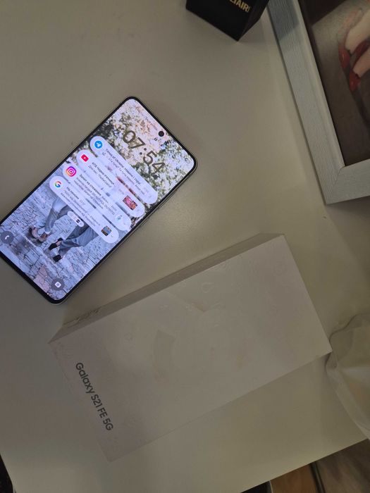 Телефон Samsung S21 FE