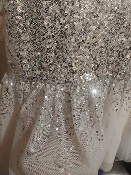 Сукня 104-110р.біла,молочна,срібна,сніжинка на новий рік.3-5 років