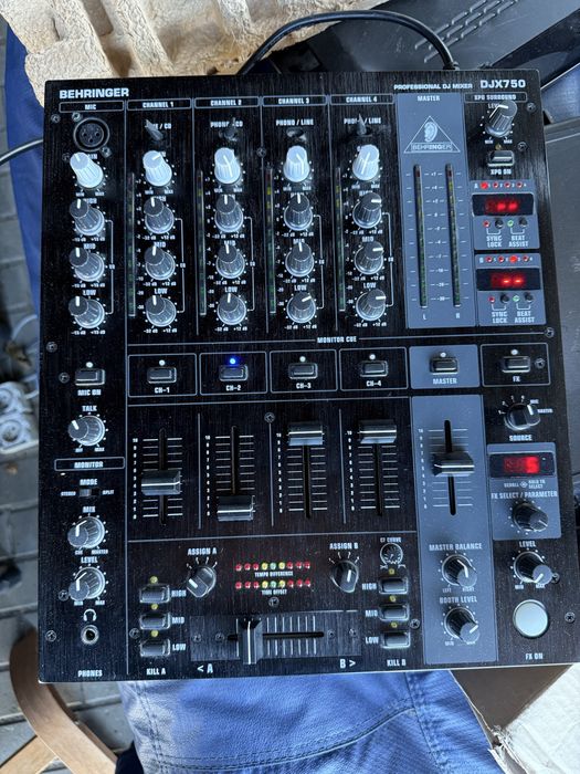 Behringer DJX750 PRO MIXER