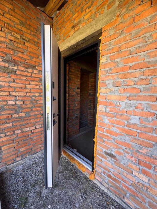 Продаж сучасного будинку поруч з озером. Район (Лезневе)