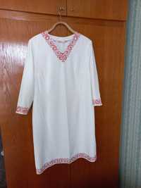 Продам женское платье белое с вышивкой