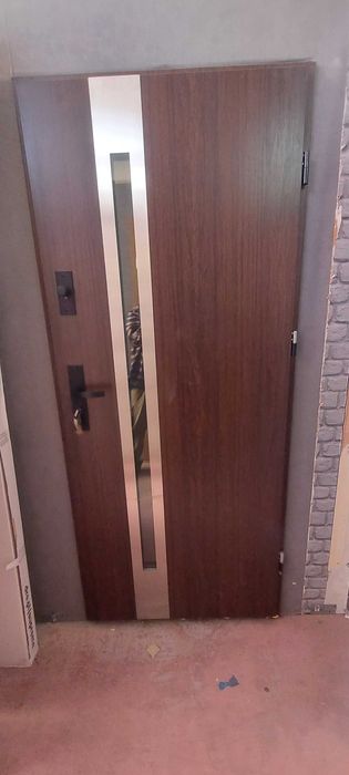 Drzwi zewnętrzne powystawowe