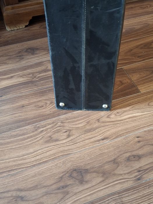 Dyplomatką- neseser  ze skóry