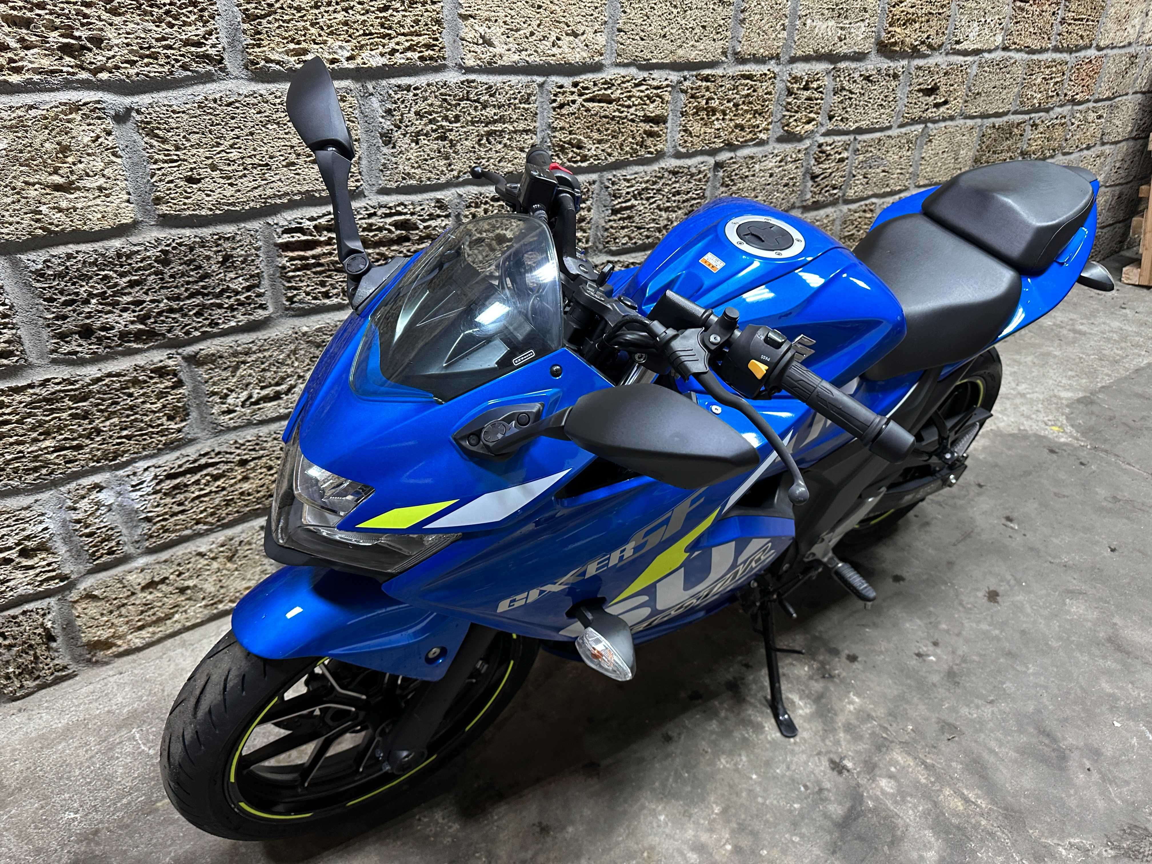 Suzuki GIXXER250SF Джіксер