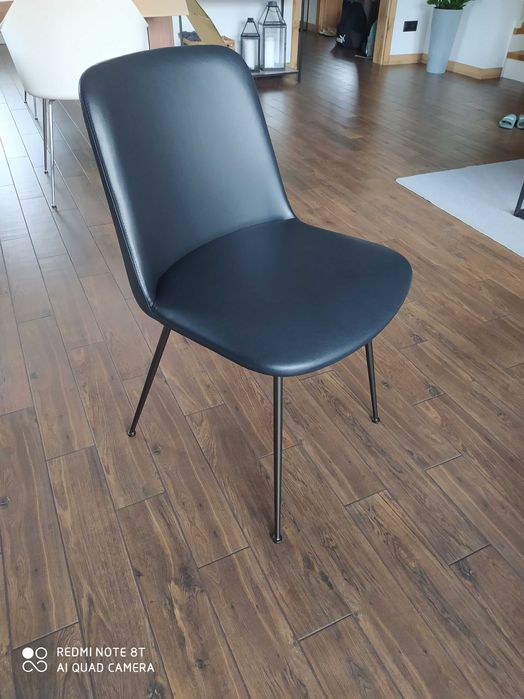 Krzesło Rely dinning HW8 w skórze. & Tradition Hay Gubi Fritz Hansen