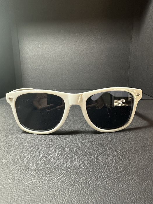 Óculos de sol brancos da PEPSI - Gênero Ray-Ban Wayfarer