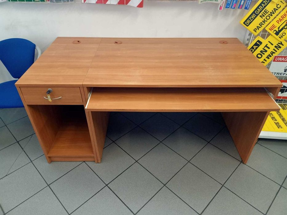 Biurko dług. 160cm x szer. 80 cm x wys. 75 cm