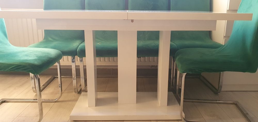 Sprzedam stół z 6 krzesłami z black red white