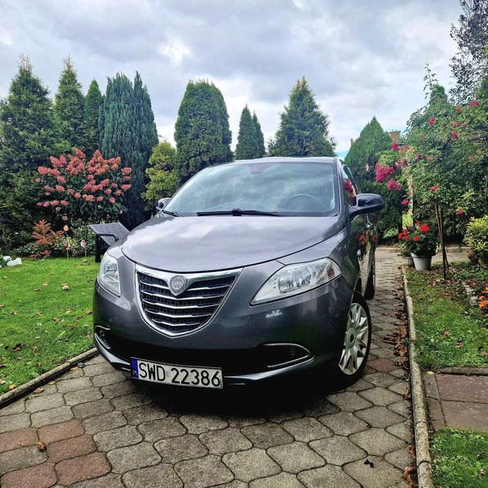 Lancia Ypsilon