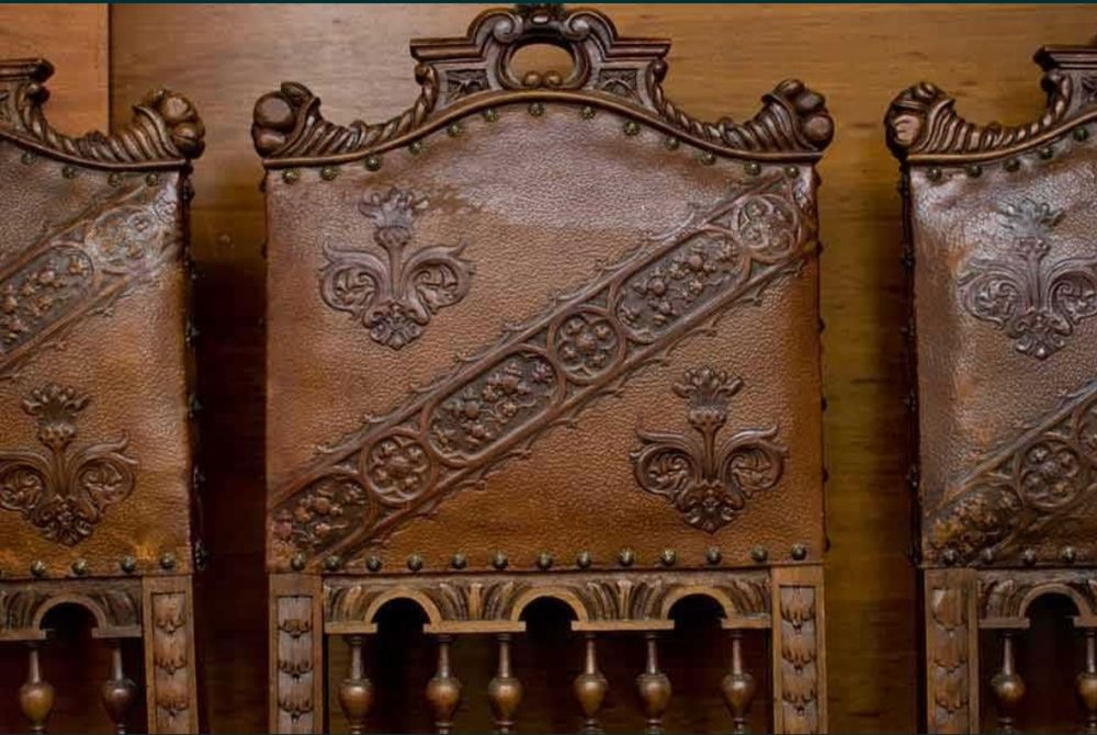 Stare palacowe krzesło do biurka skóra tloczona