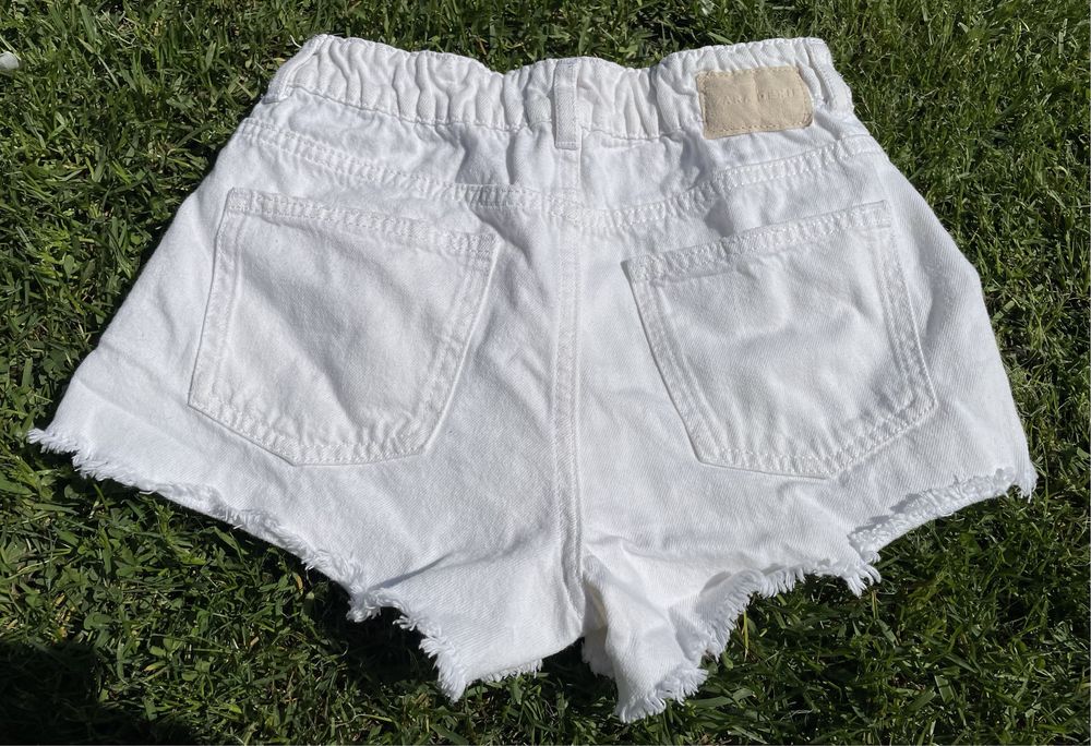 Круті джинсові білі шорти Zara, 140. Стан нових.