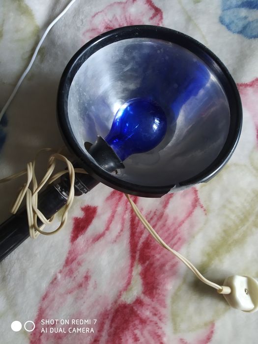 Синяя лампа для медицинских процедур