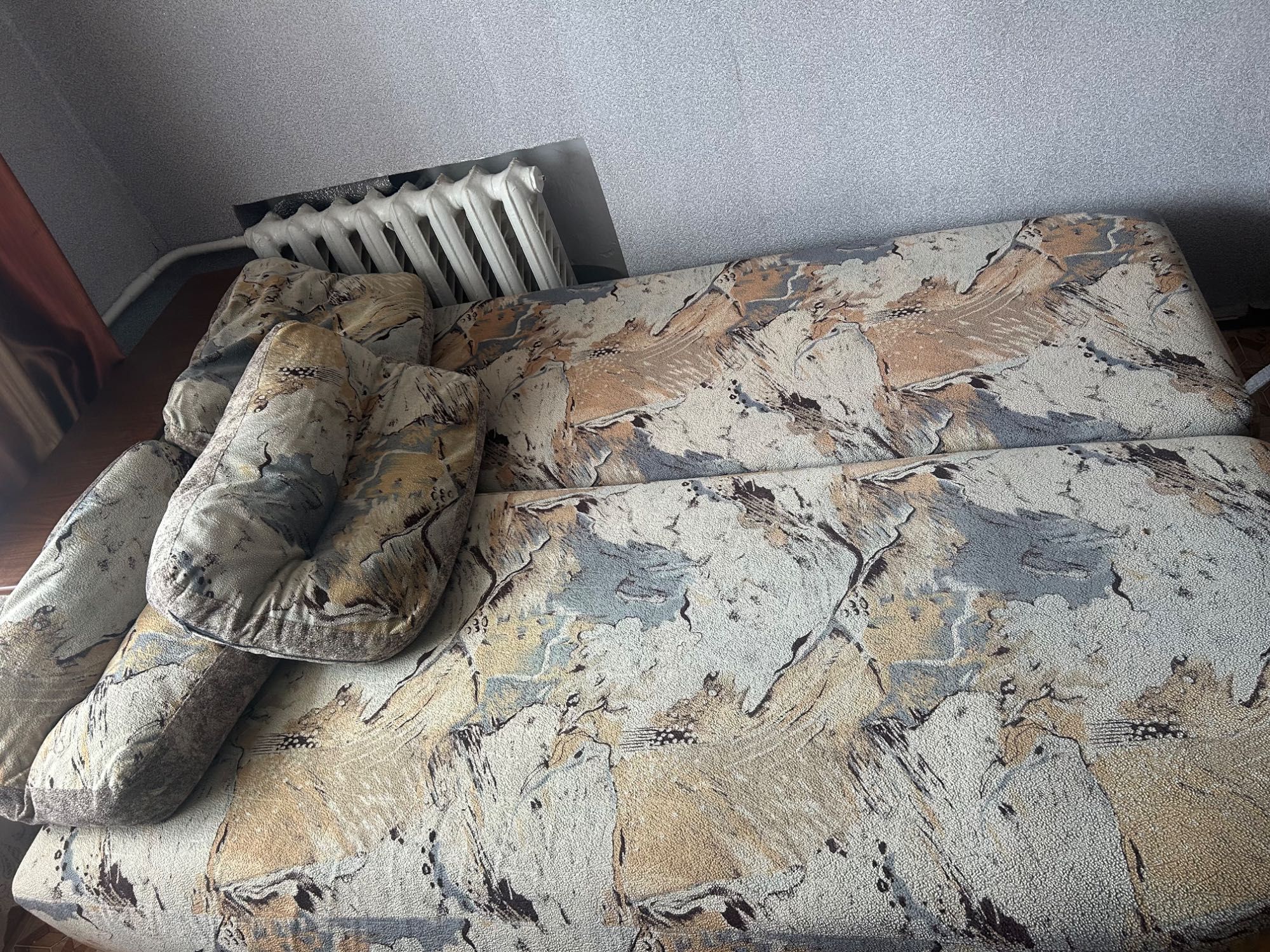 Продам диван вживаний