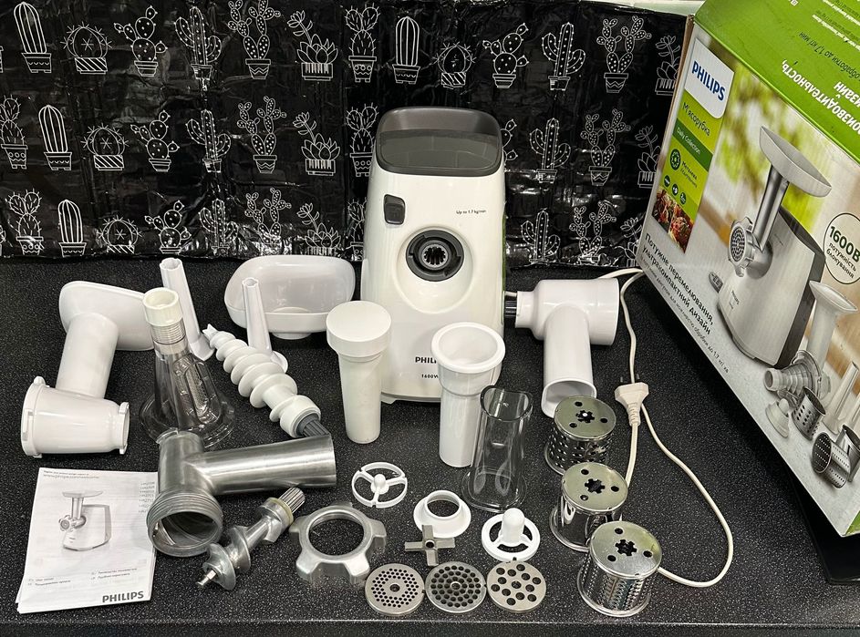 Мясорубка FHILIPS HR2714; 3 в 1 - мясорубка, овощерезка, соковыжималка