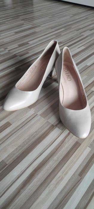 Ryłko - Czółenka na szpilce - kolor nude - rozmiar 42