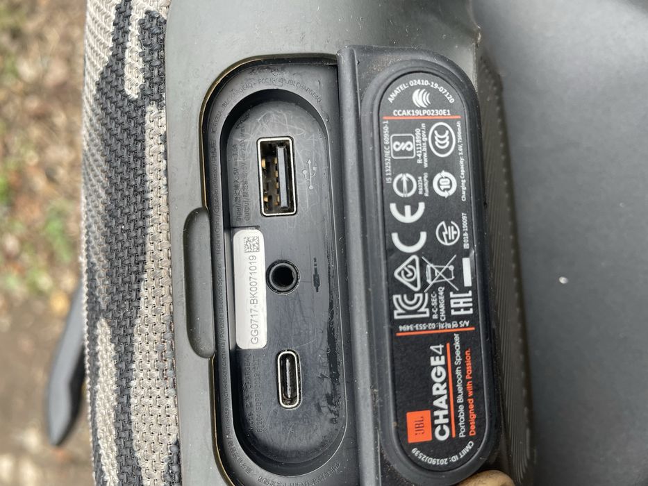 Продам колонку JBL CHARGE 4