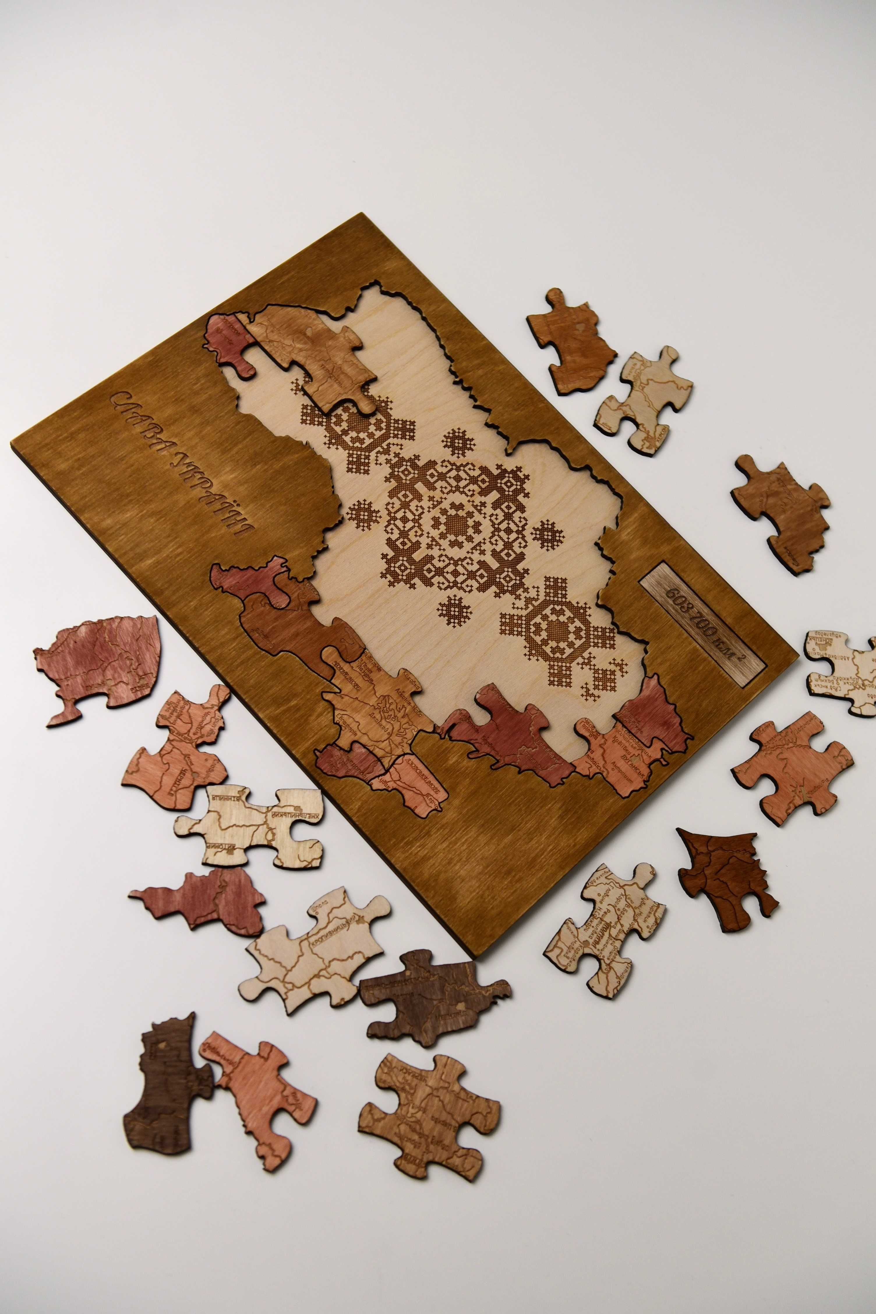 Puzzle Ukrainy z
regiony, miasta i
rzeki 300x200x8