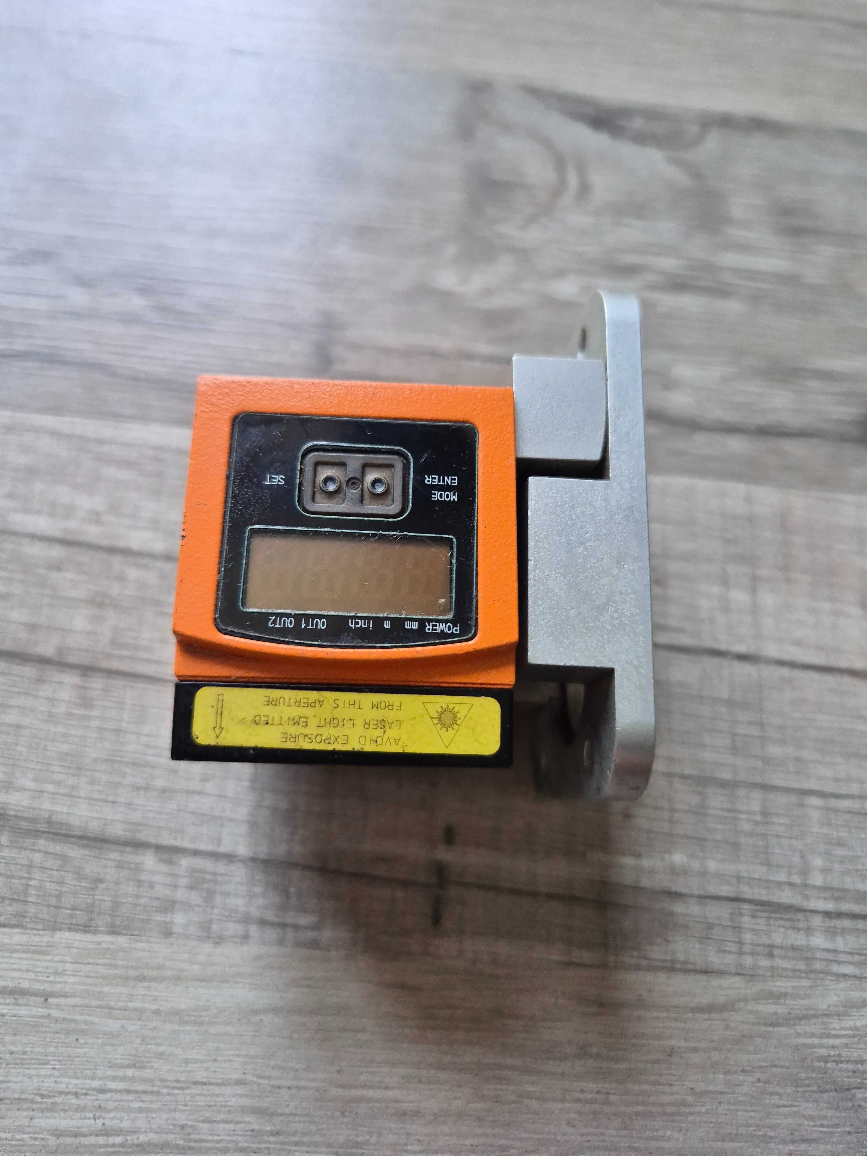 Dalmierz laserowy  IFM 01D100