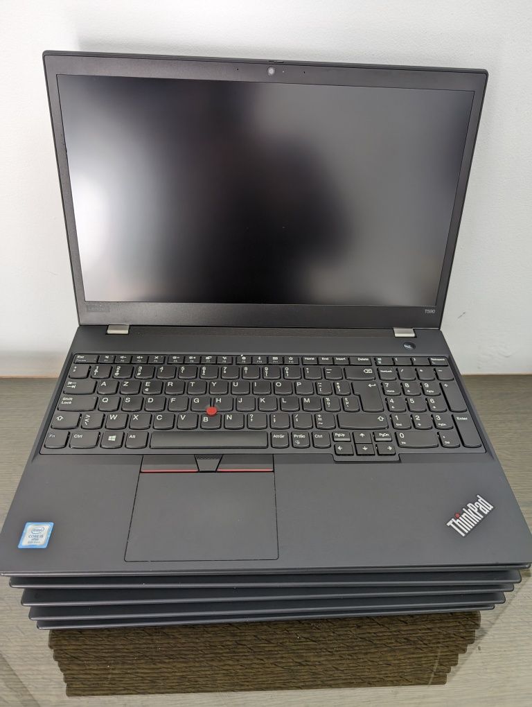 Чотириядерні 15 дюймові  Lenovo ThinkPad T590 є 30 шт