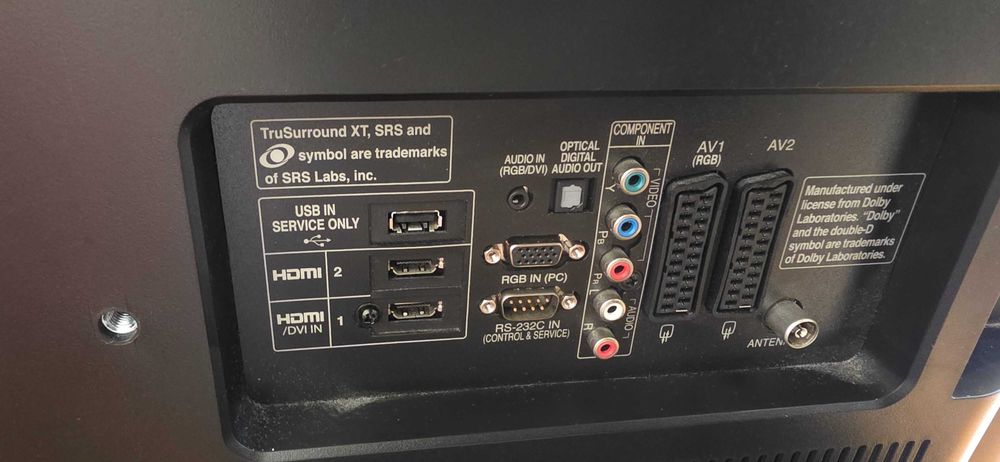 Telewizor 37 cali LG FullHD + wieszak na ścianę