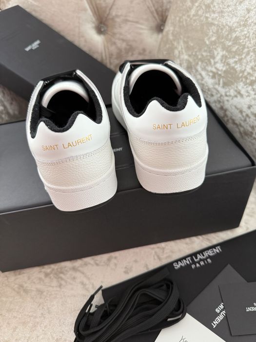 Шкіряні жіночі кросівки чорні, бежеві, темно-зелені бренд