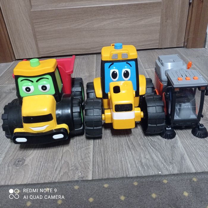 Продам машинки JCB