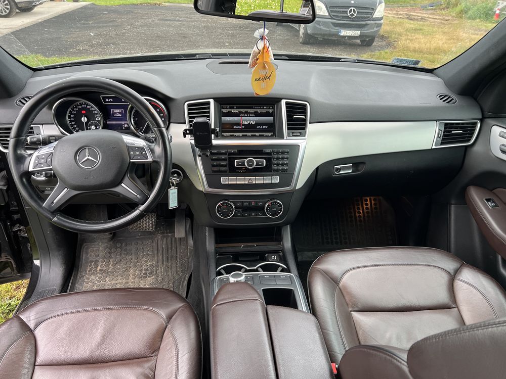 Samochod Mercedes ML W166