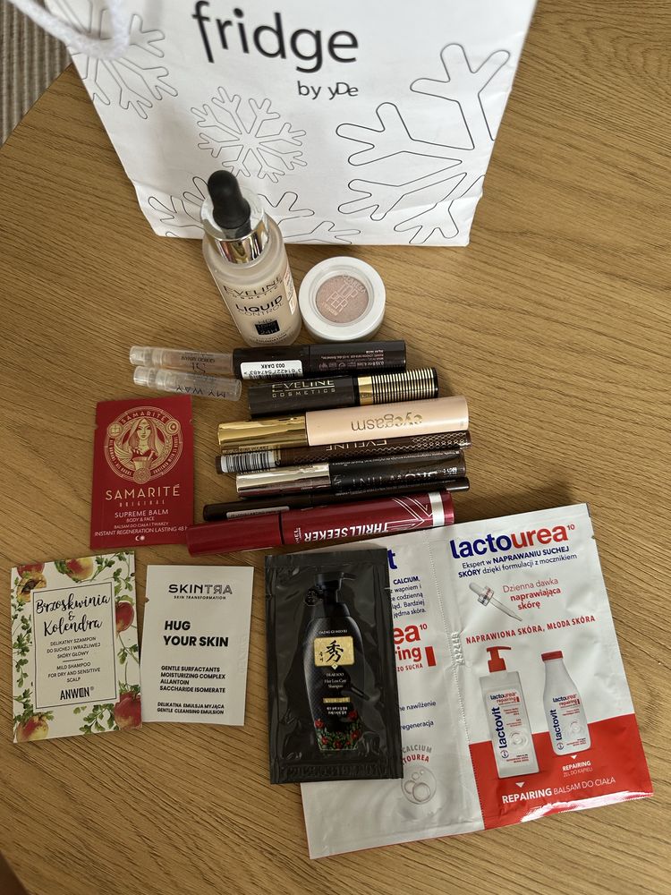 Zestaw kosmetykow makijazu Paese Rimmel Hean Eveline Essence Claresa