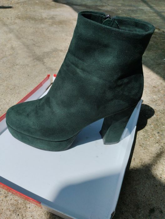 Замшеві ботильони. Темно зелені
