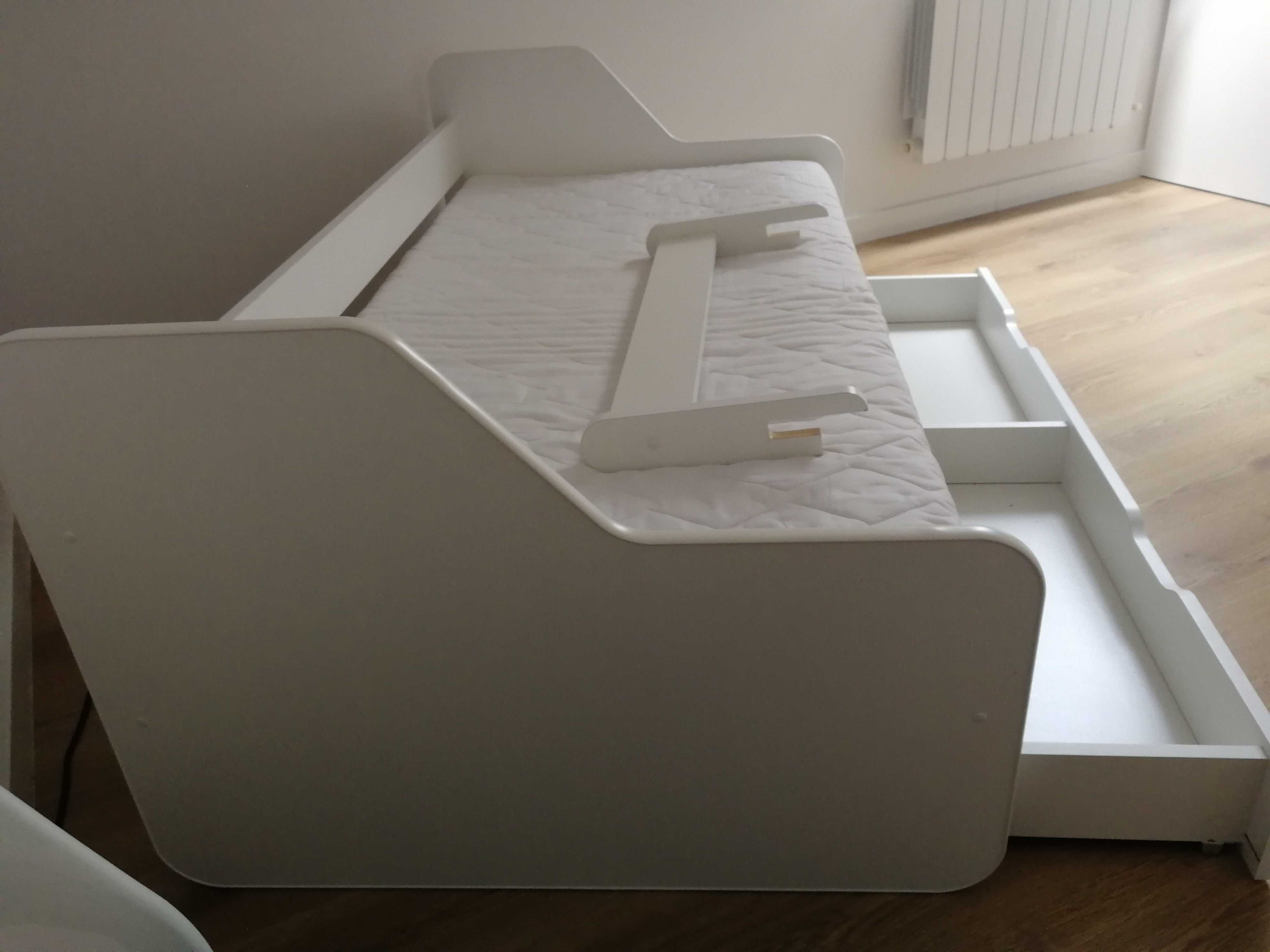 Łóżko dziecięce z materacem i szufladą