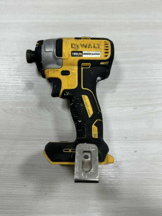 Zakrętarka udarowa DeWalt DCF887