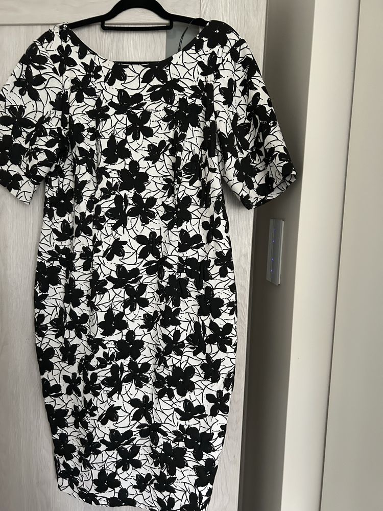 Sukienka z krótkim rękawkiem Calvin Klain L/XL