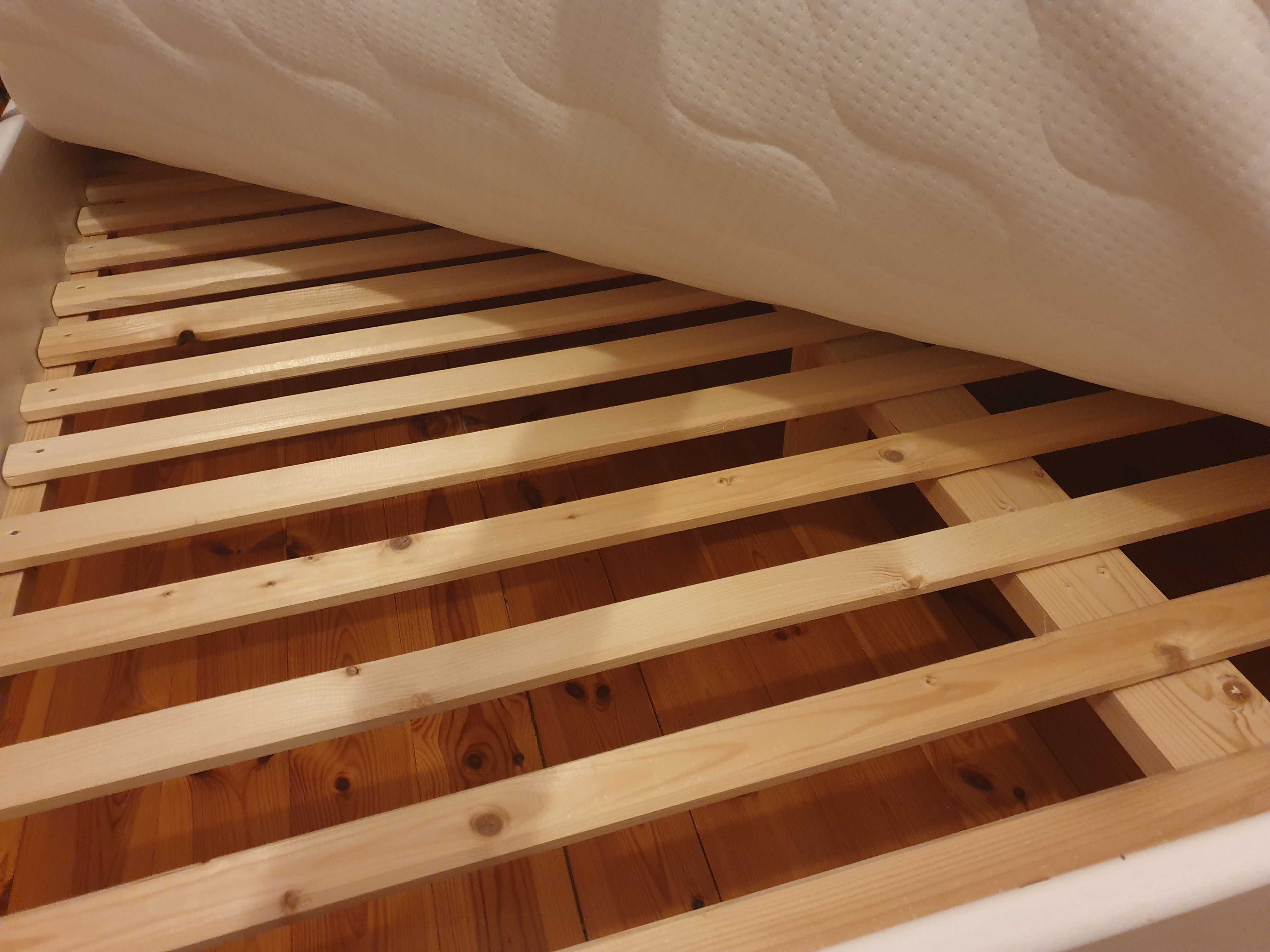 Łóżko drewniane białe 160x200 tapicerowane wezgłowie fiolet