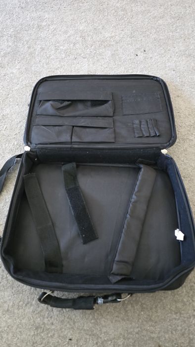 • Mala de Portátil como Nova com Bolsas e Espaços para Documentos