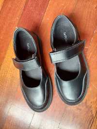 Sapatos pretos Wednesday
