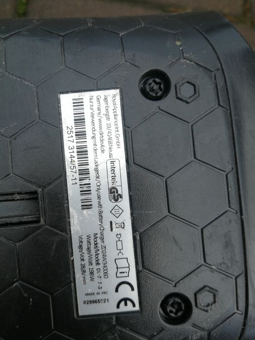 Odkurzacz dirt devil 32v bateria trzyma na czesci do naprawy