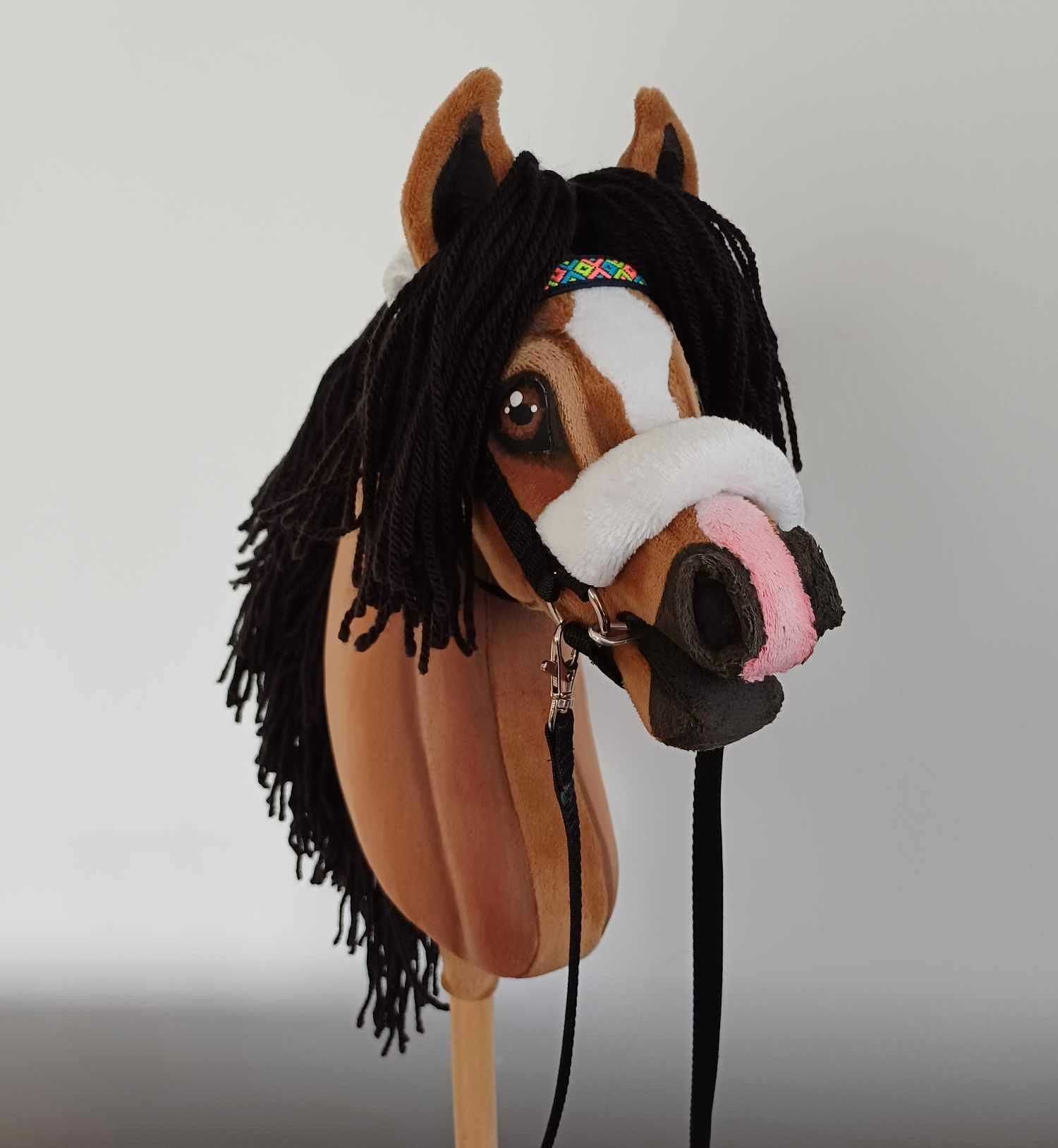 Konik Hobby Horse A4 + sprzęt gniady