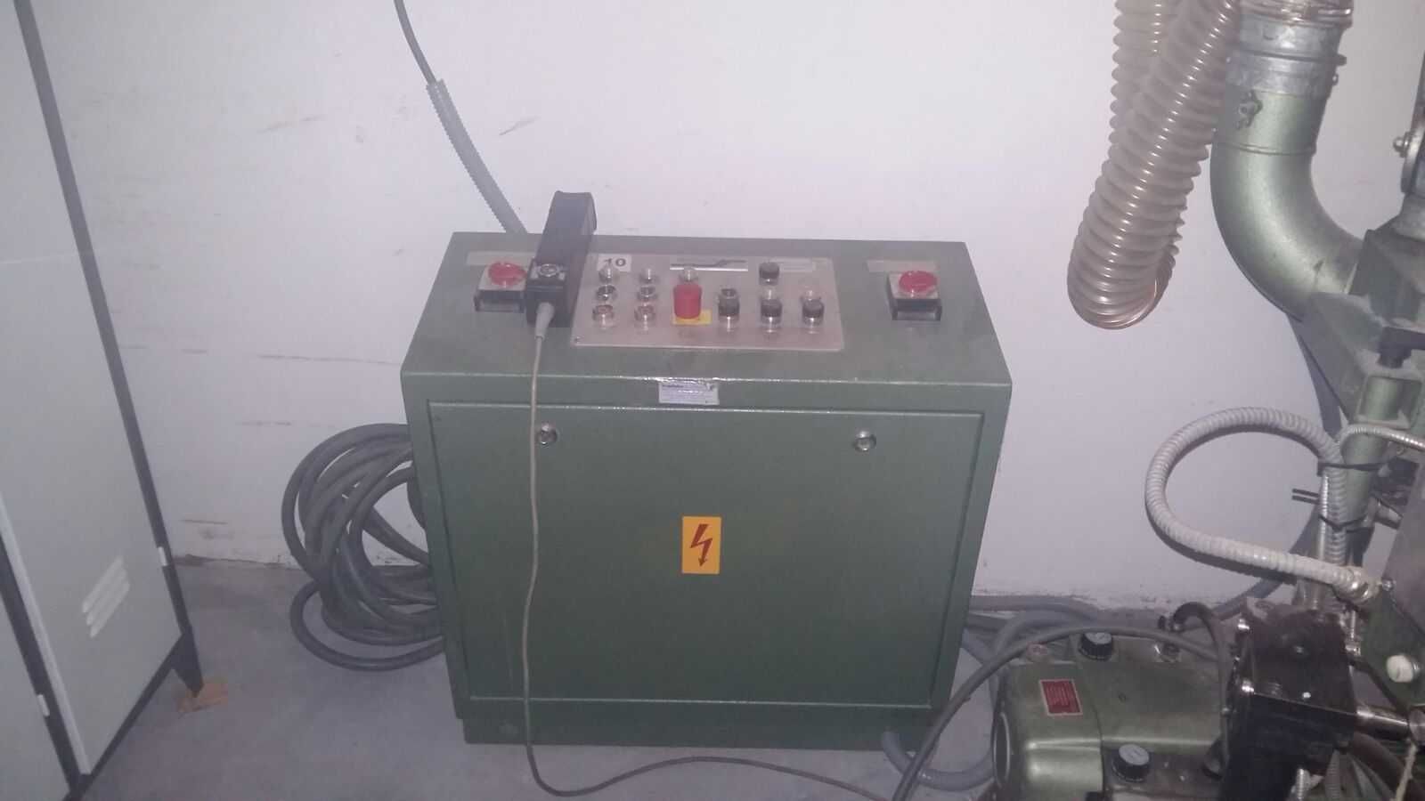 Maquina de colar capas Muller Martini Pony 3020