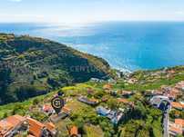 Terreno de 733 m² com Casa e Palheiro para Renovar - Calheta, Madeira