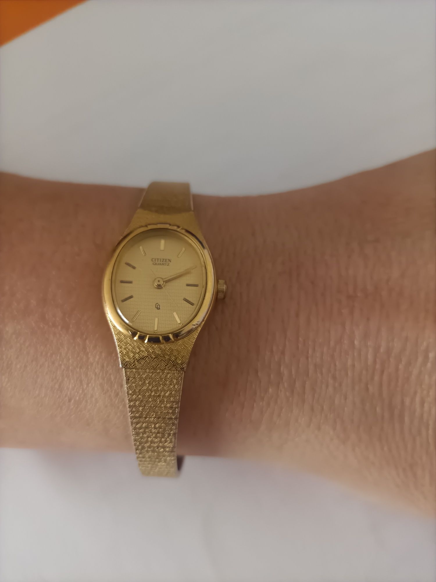 Relógio Citizen de quartzo com Lady bracelete e mostrador oval