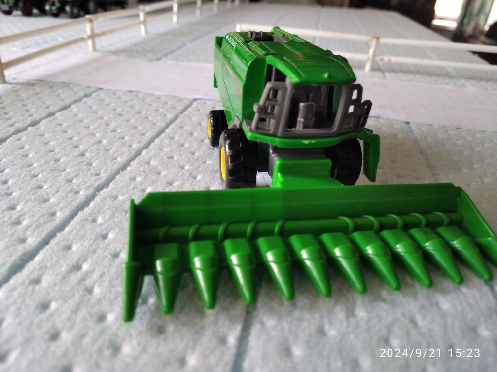 Трактори і комбайни модель 1:87