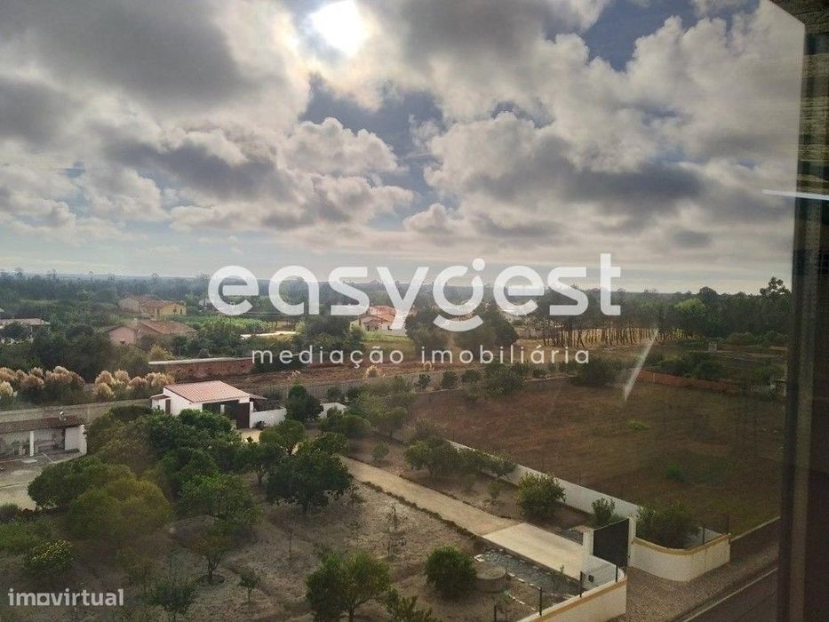 Excelente apartamento T4 Duplex, com quatro varandas, em MIRA.