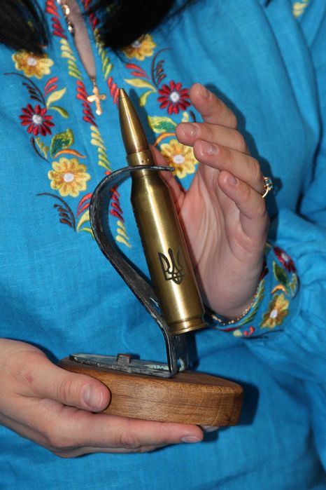 Сувенірна гільза на підставці / подарунок волонтерам, військовому