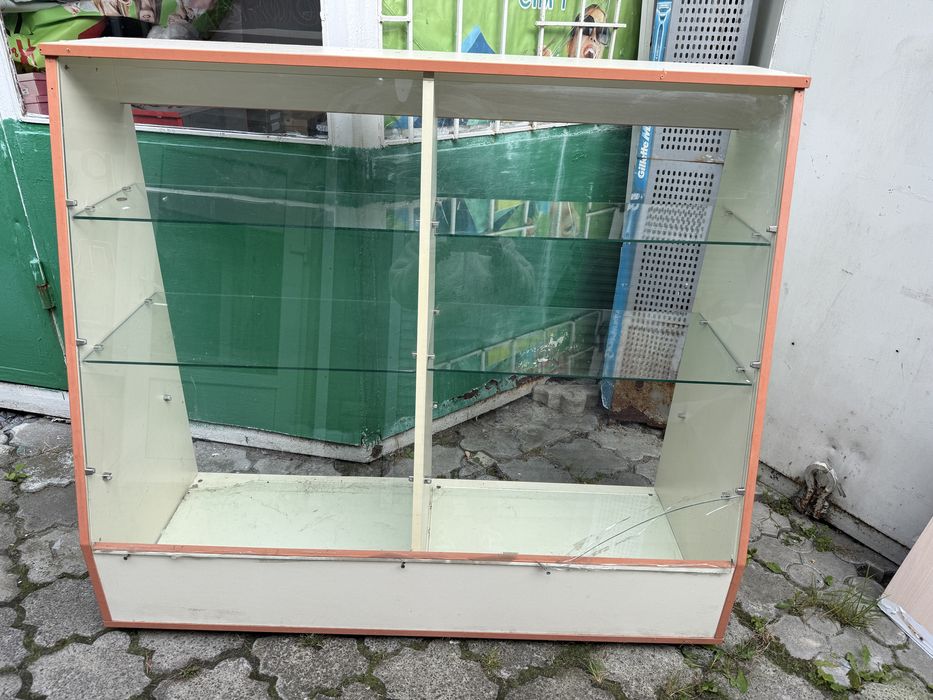 Вітрина в магазин, стелаж