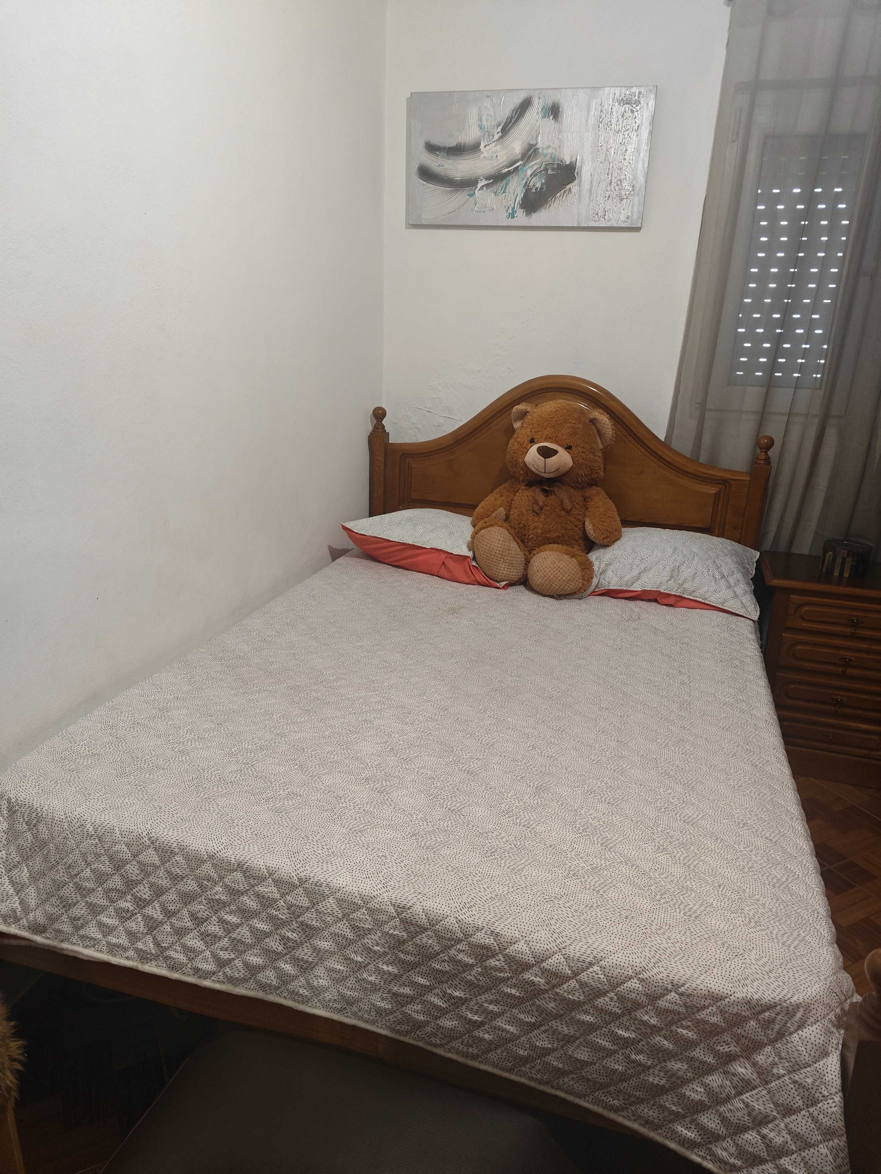 Cama casal com estrado e colchão