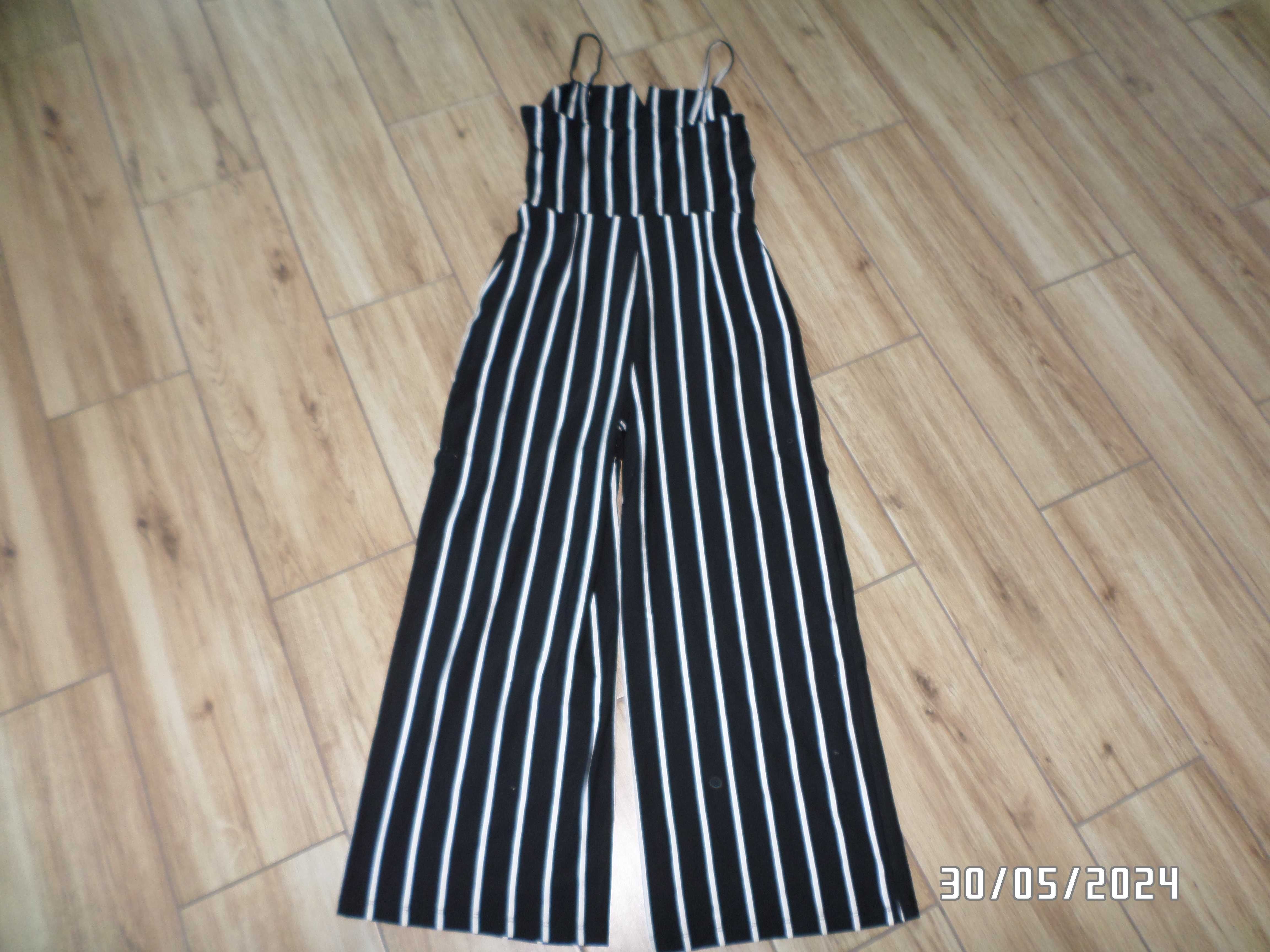 Sprzedam firmową bluzkę ze spodniami w paski-mex-30-eur-L-Bershka