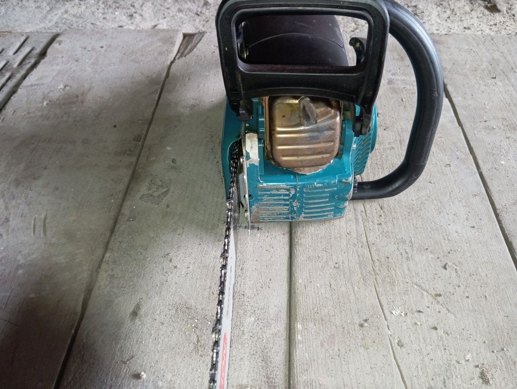 Witam sprzedam piłę spalinową Makita EA4300F