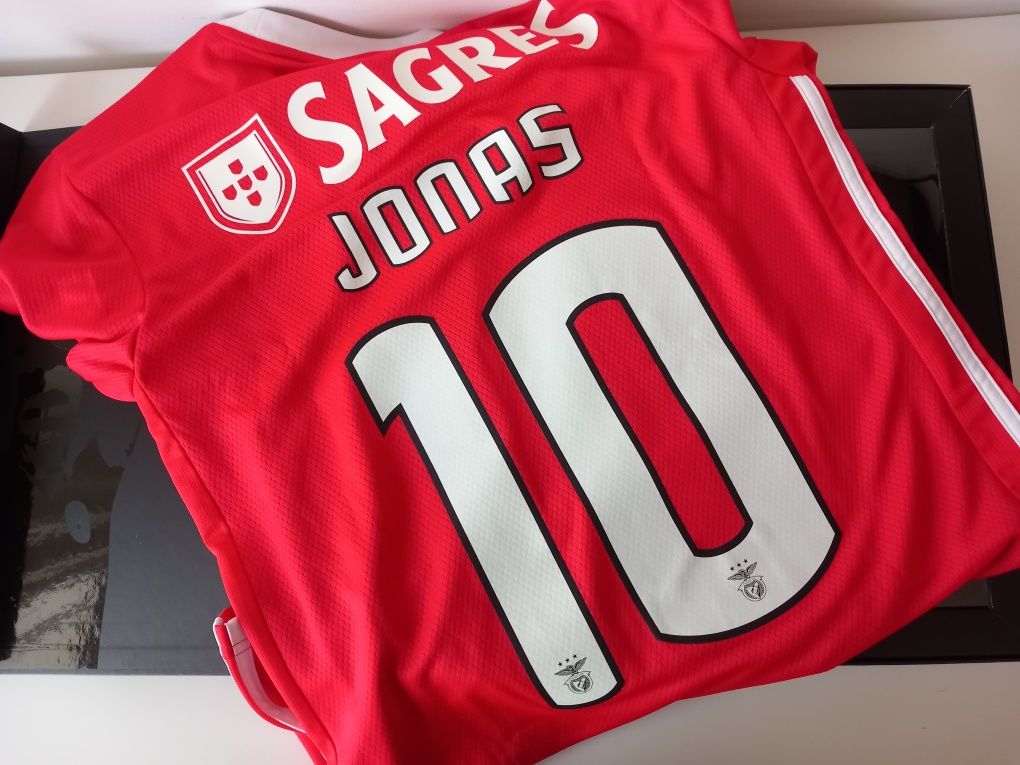 Camisola BENFICA autografada pelo Jonas