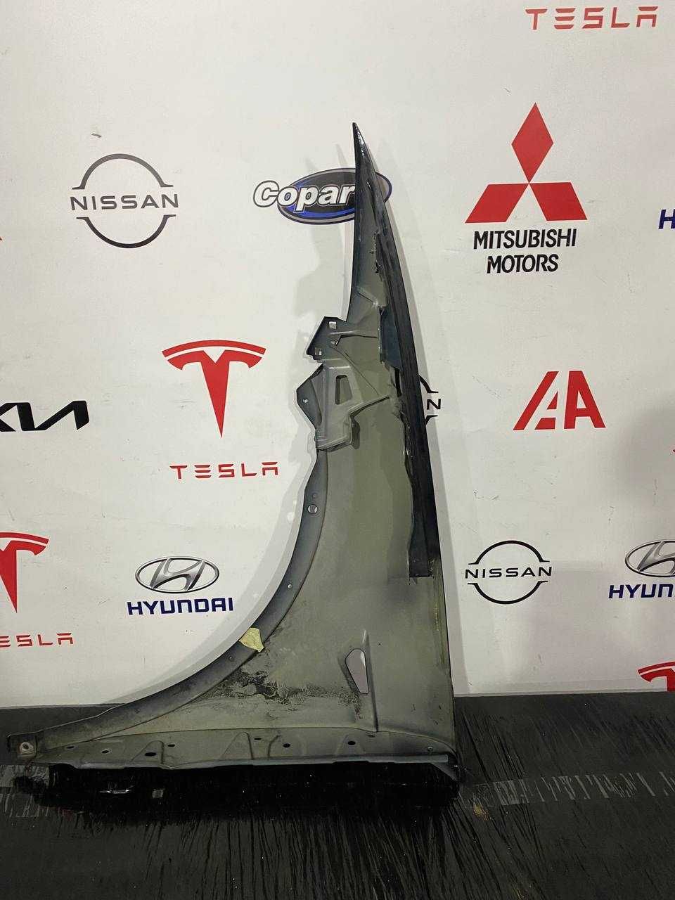 Крило переднє праве Tesla Model X